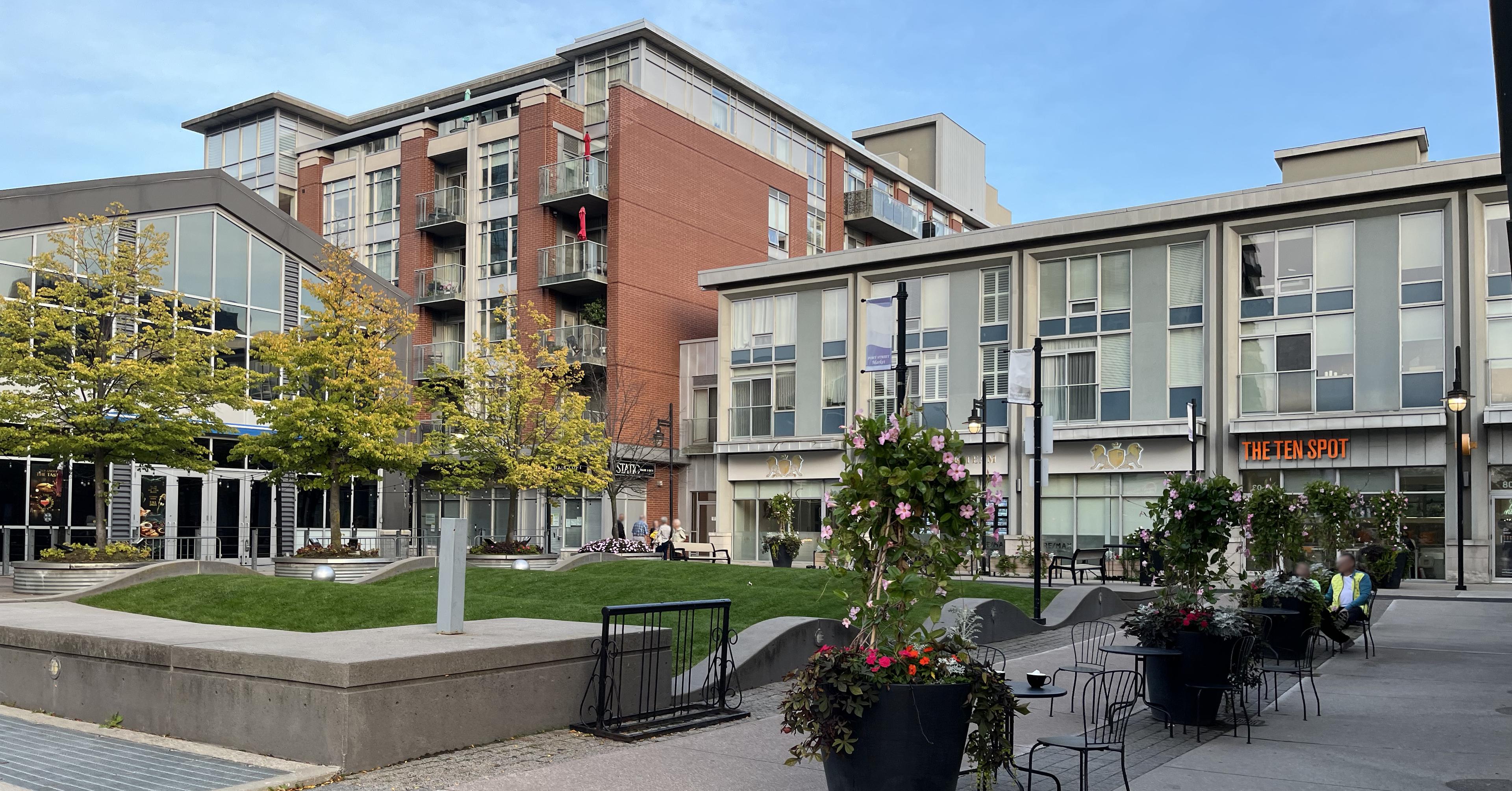 Street view of The Ten Spot beauty bar at Lakeshore and Hurontario in Port Credit, Mississauga.